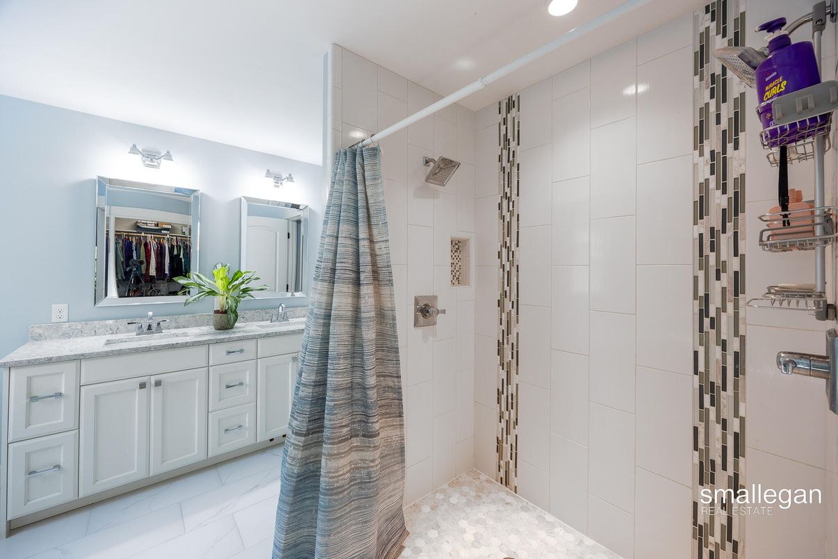 Bathroom, Dual Sink Vanities, Interior, Marble, Recessed Lighting
