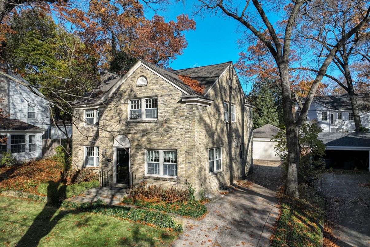 Exterior, Facade, Brick Facade, Brick Traditional