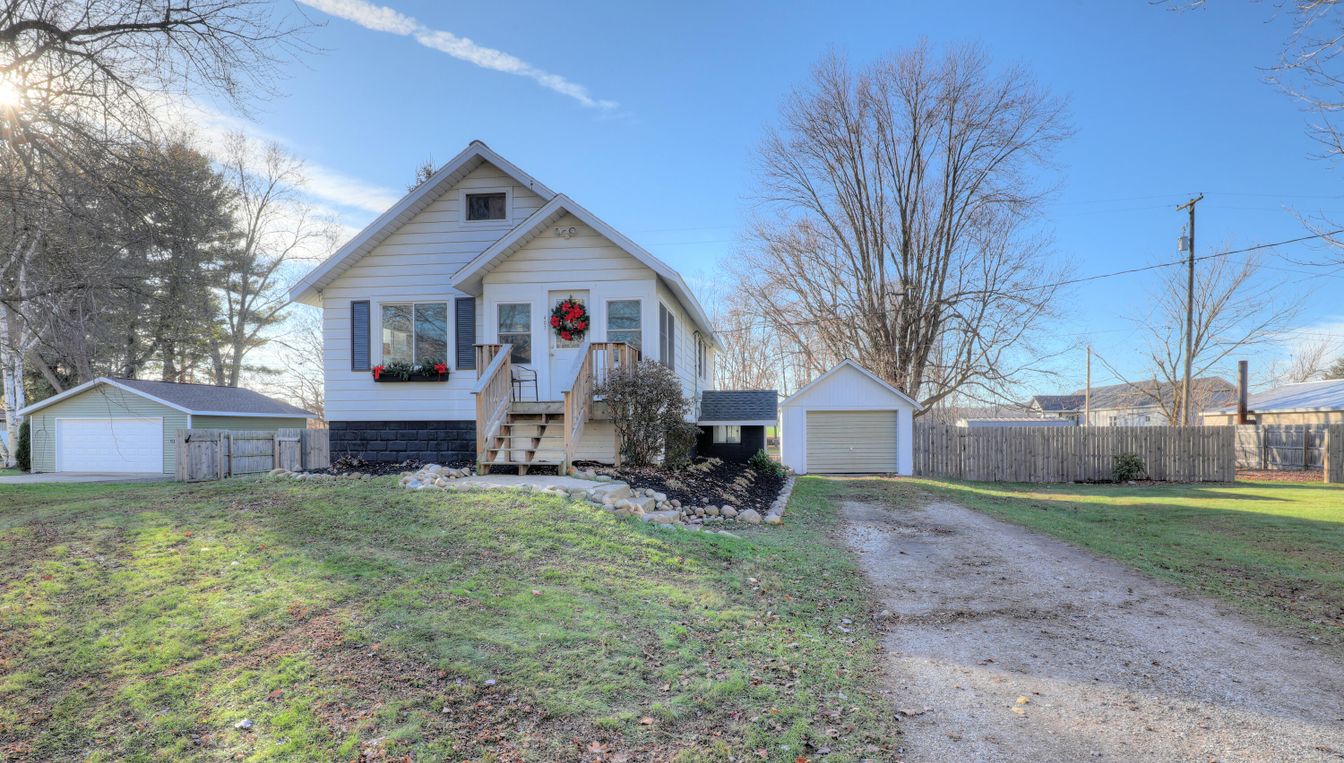 Backyard, Detached Garage, Exterior