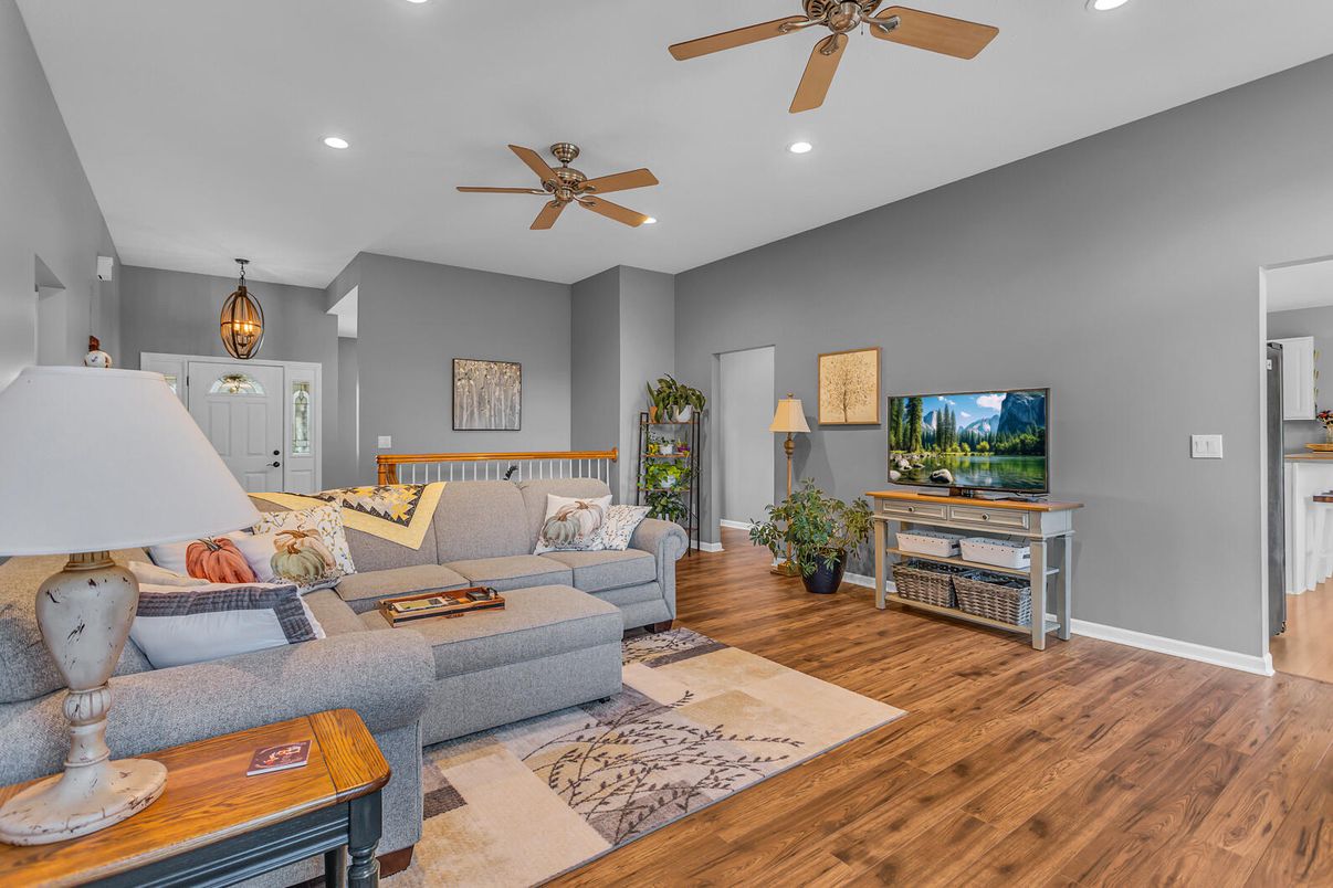Interior, Living room, Pendant Lights, Recessed Lighting, Wood Texture Flooring
