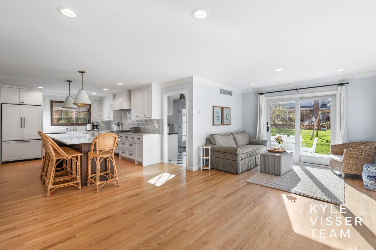 Interior, Kitchen, Living room, Pendant Lights, Recessed Lighting, Wood Texture Flooring