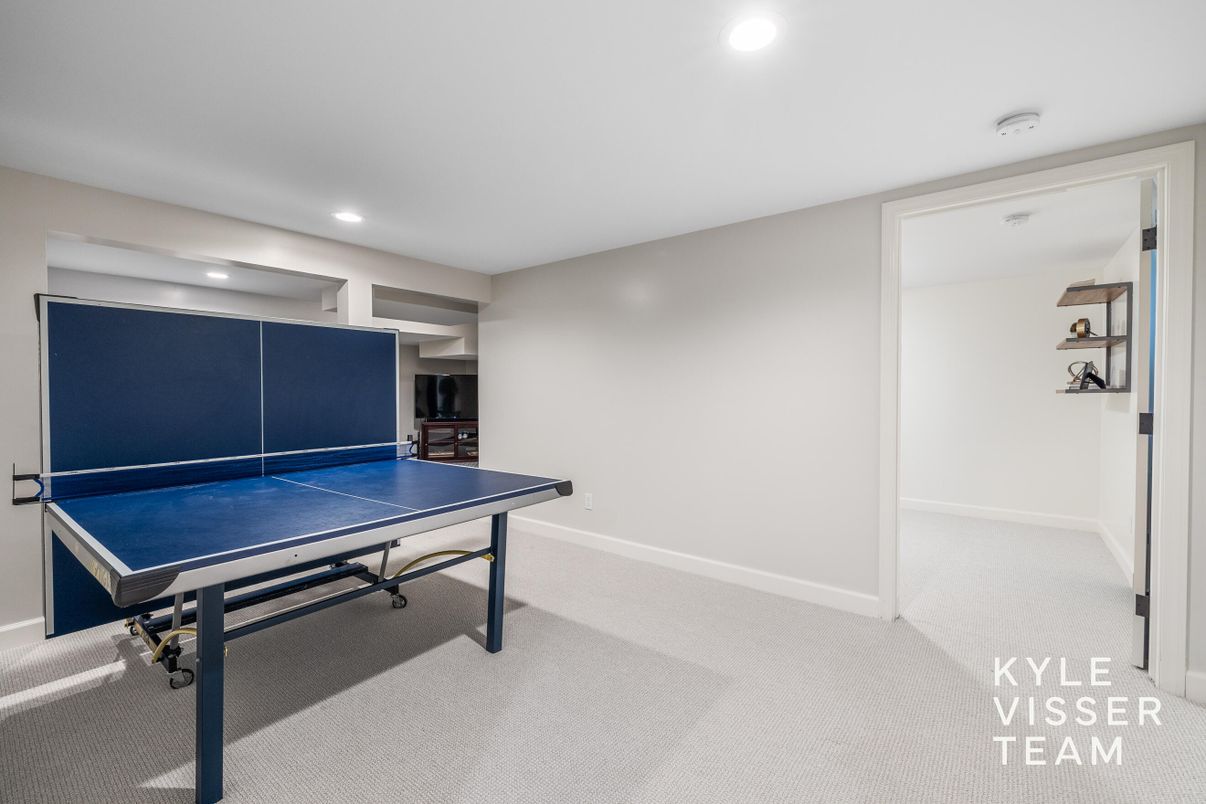 Game Room, Interior, Recessed Lighting