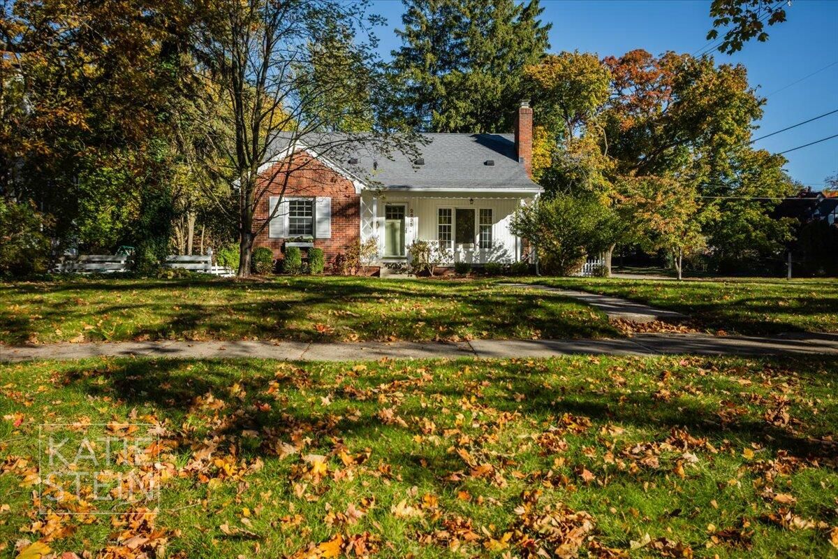 Backyard, Exterior, Facade, Brick Facade, Cape Cod