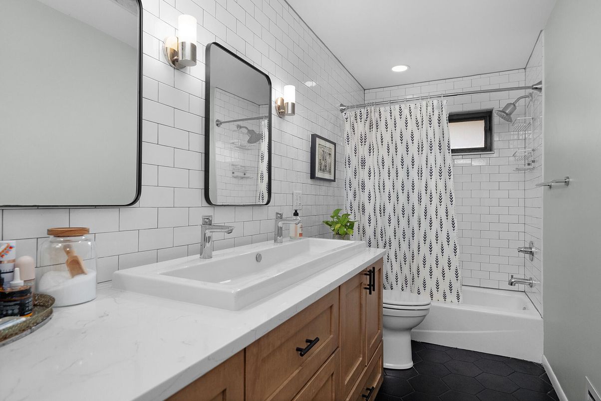 Bathroom, Interior, Recessed Lighting
