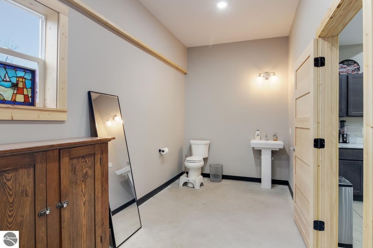 Bathroom, Interior, Recessed Lighting