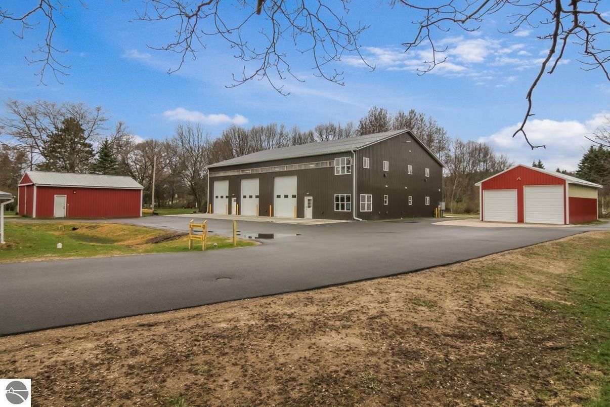 Backyard, Detached Garage, Exterior