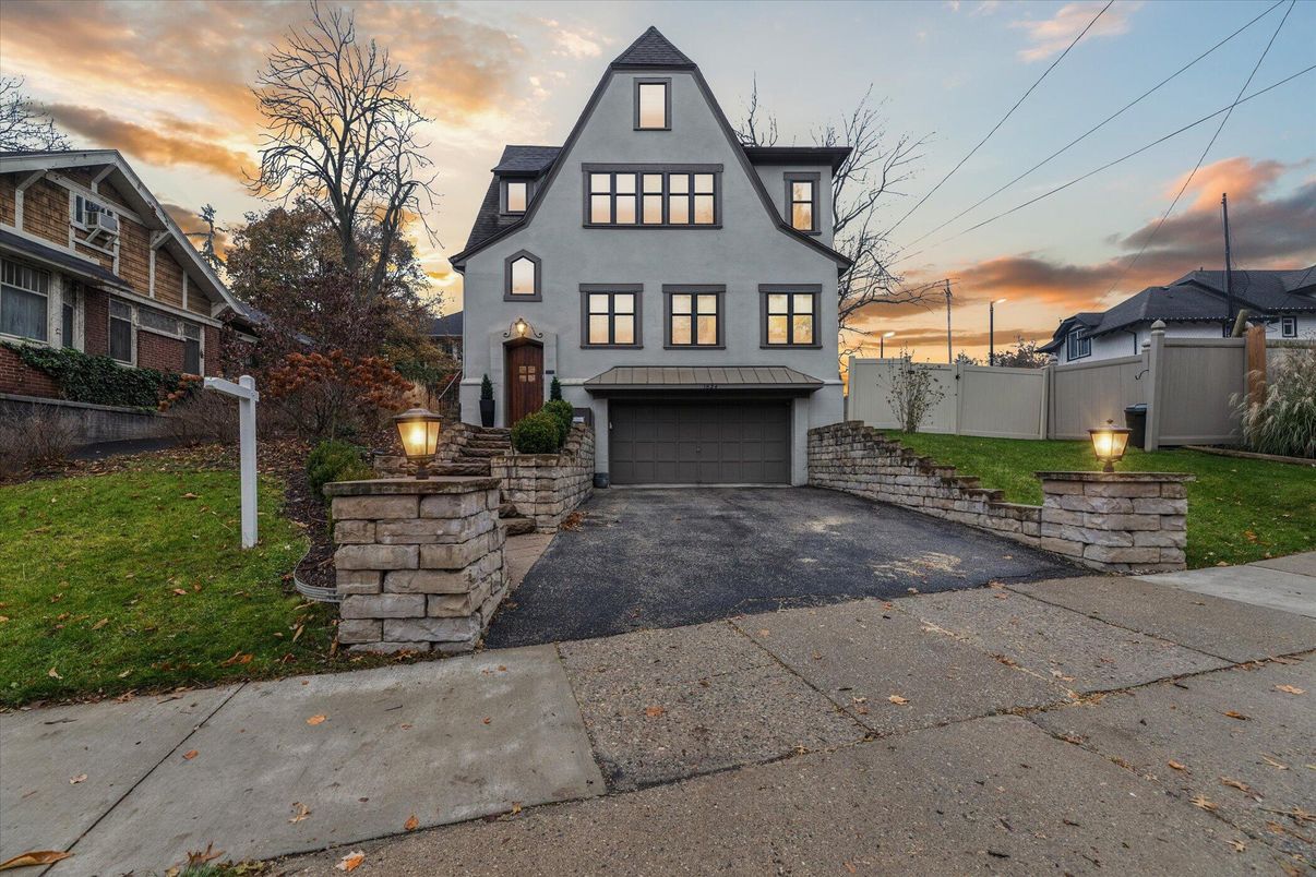 Attached, Exterior, Facade, Tudor Revival