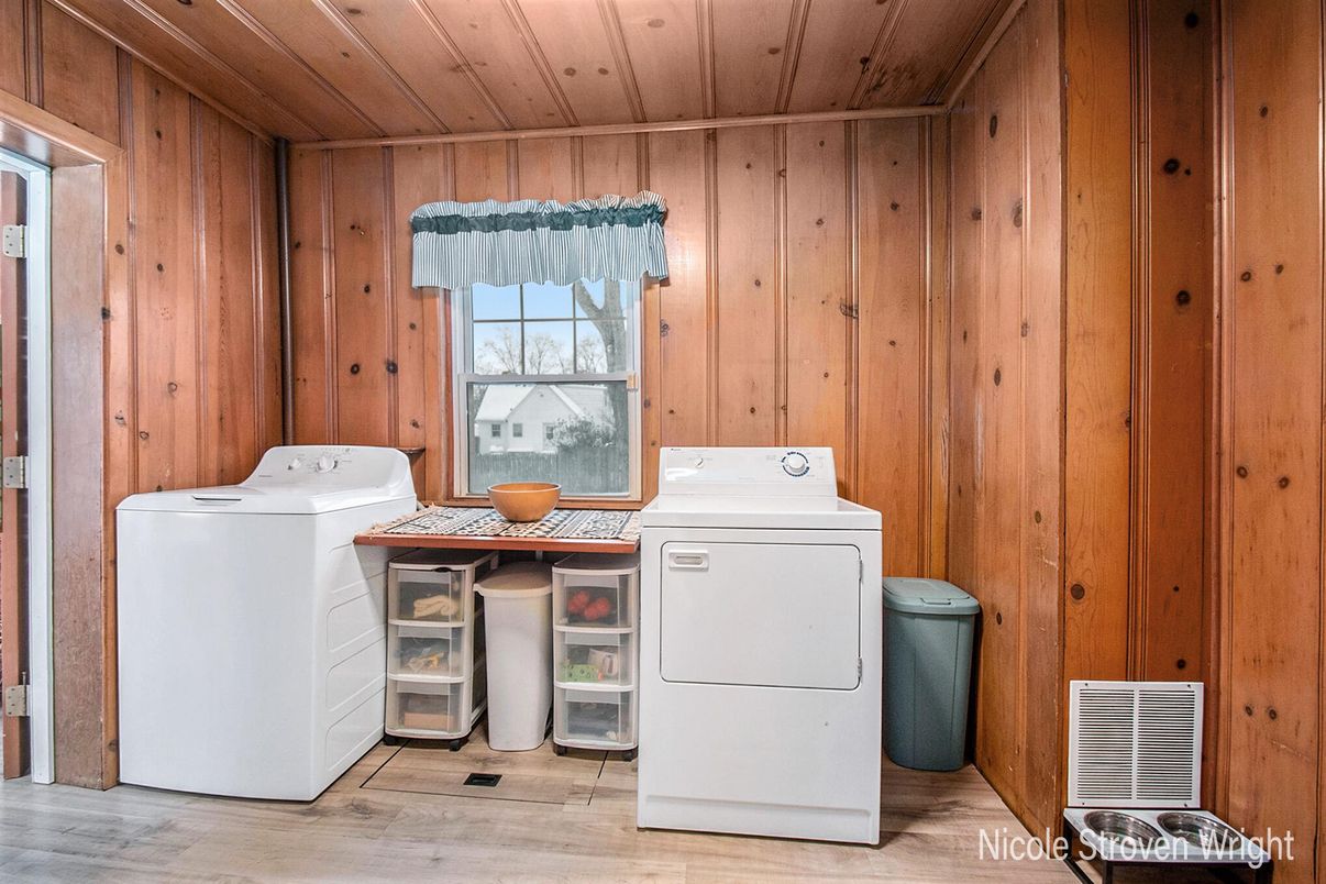 Interior, Washer, Wooden Ceilings, Wood Texture Flooring, Wooden Walls