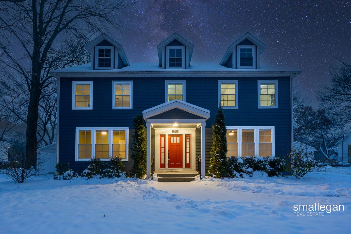 Exterior, Facade, Georgian