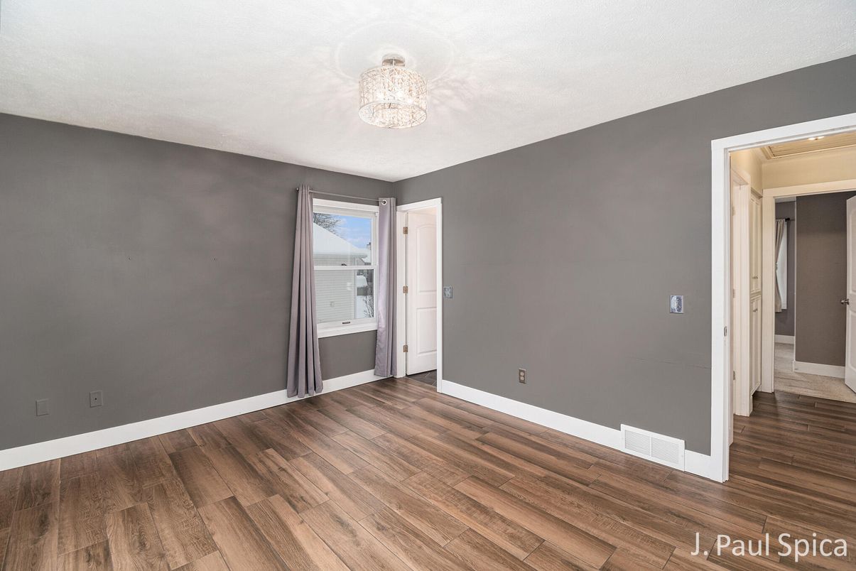 Chandelier, Empty room, Interior, Wood Texture Flooring