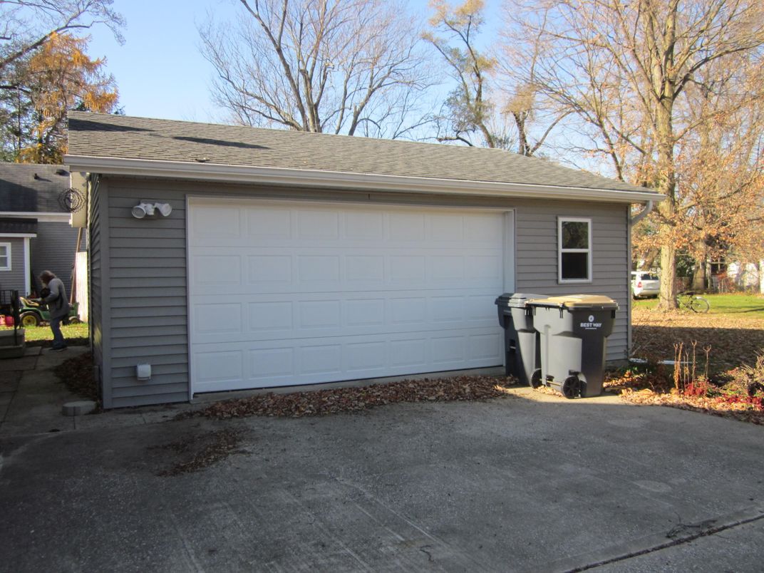 Detached Garage, Exterior
