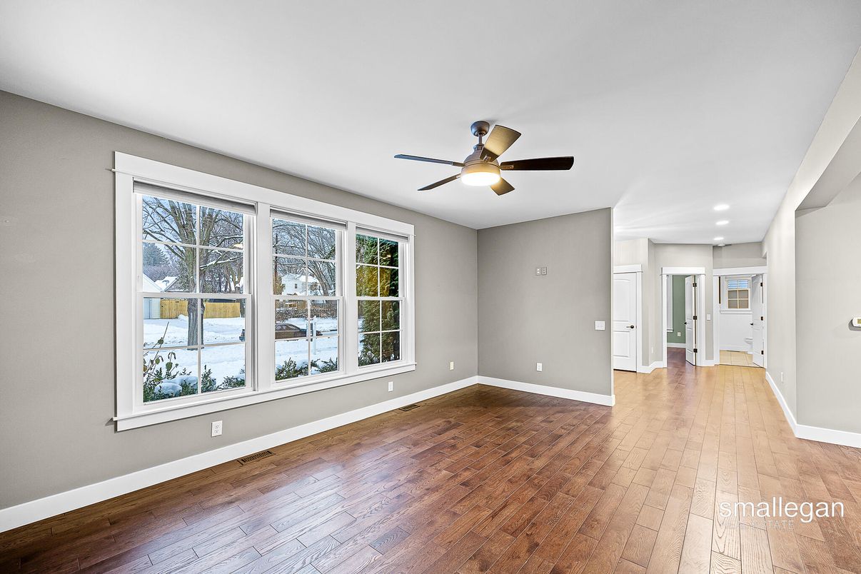 Empty room, Interior, Recessed Lighting, Wood Texture Flooring