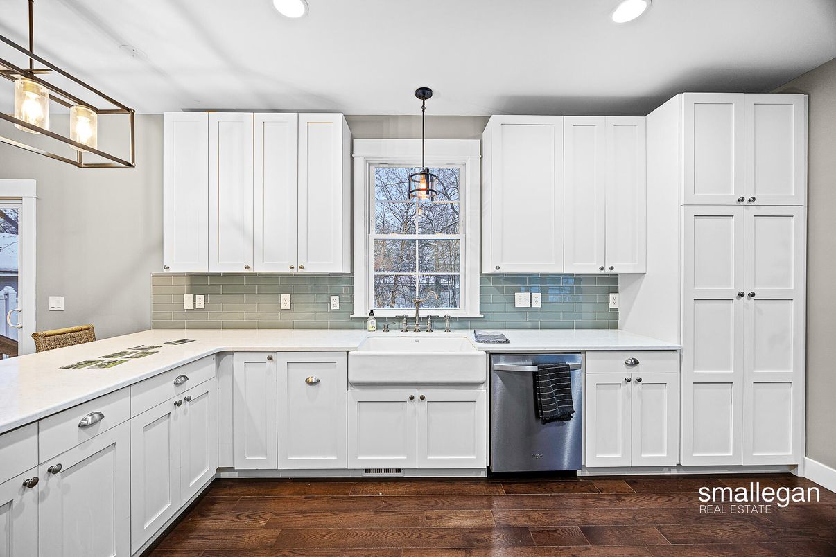 Interior, Kitchen, Pendant Lights, Recessed Lighting, Wood Texture Flooring