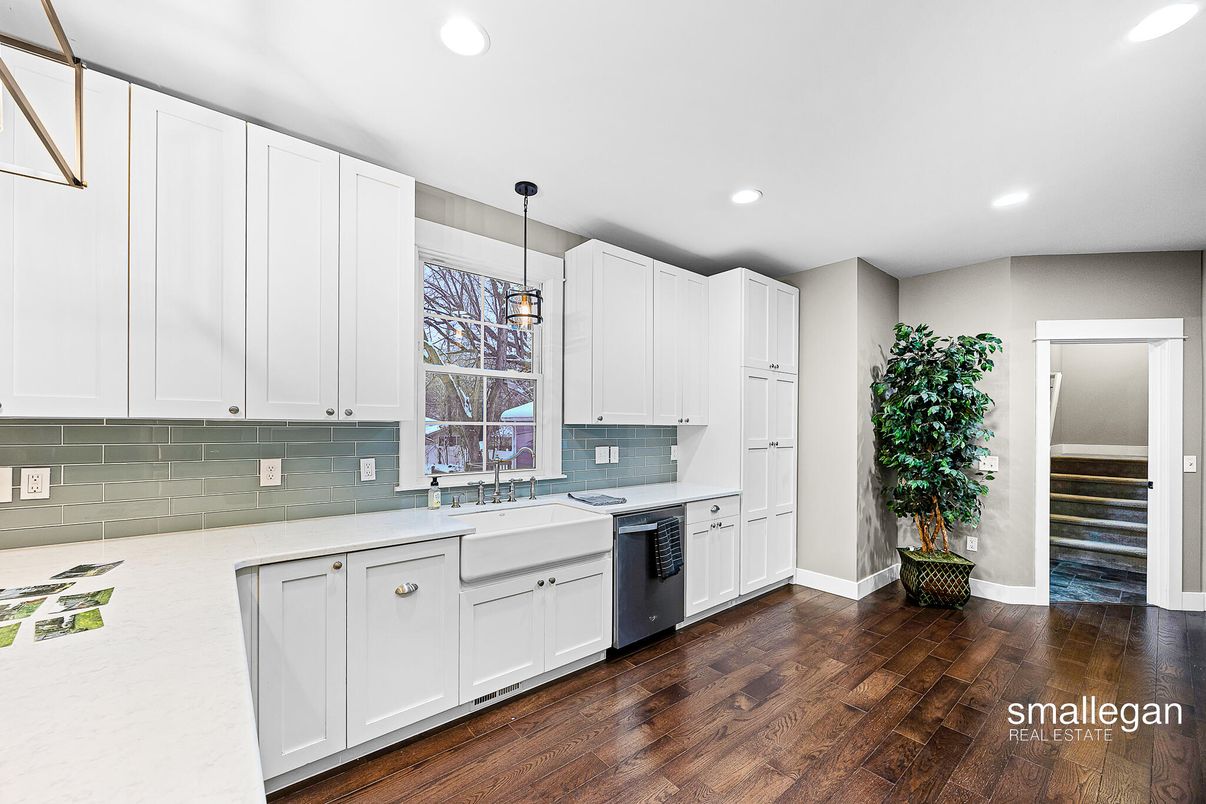 Interior, Kitchen, Pendant Lights, Recessed Lighting, Wood Texture Flooring