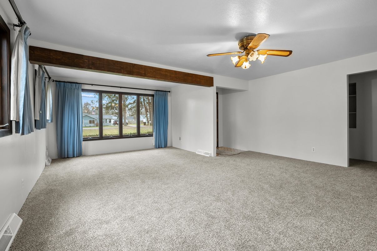 Empty room, Interior, Wooden Beams