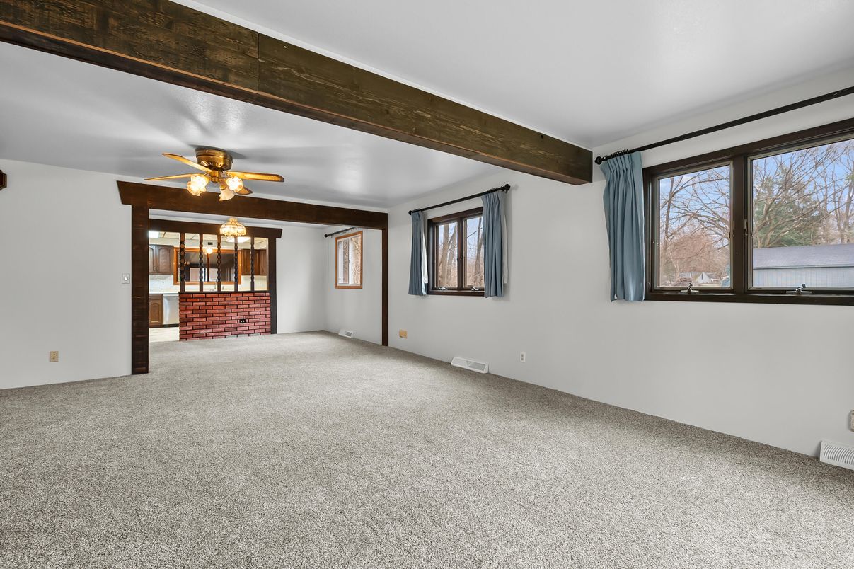 Empty room, Interior, Wooden Beams