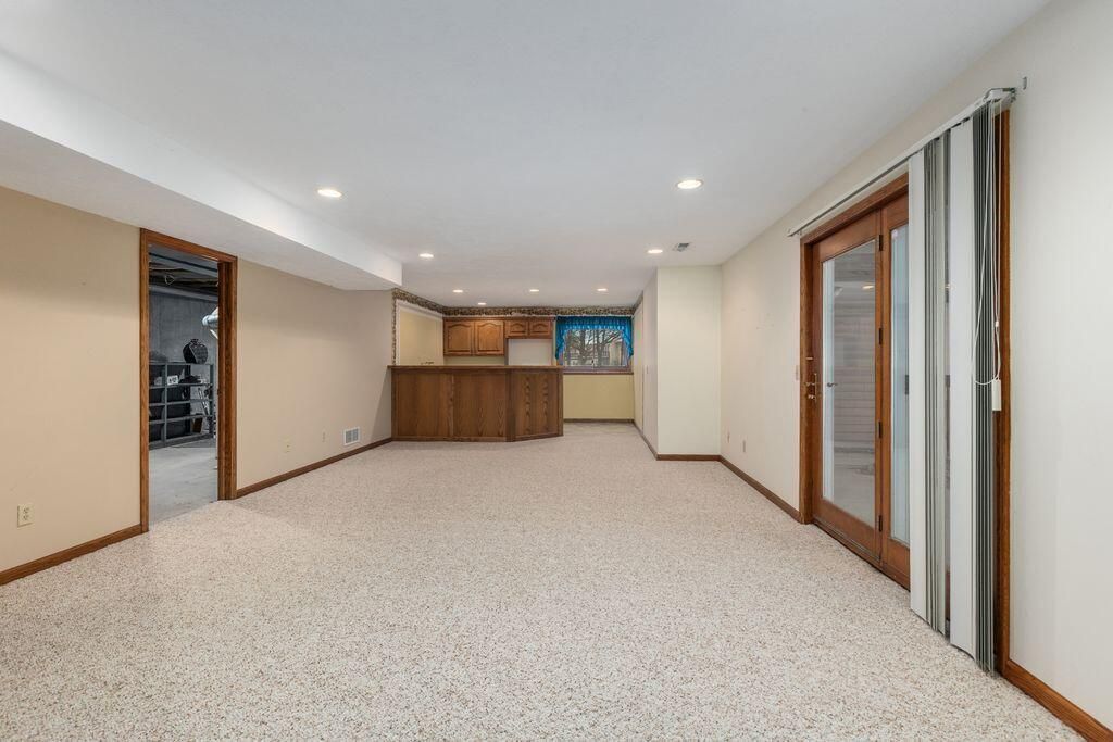 Empty room, Interior, Recessed Lighting