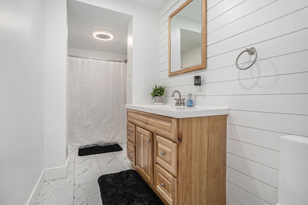 Bathroom, Interior, Marble, Recessed Lighting