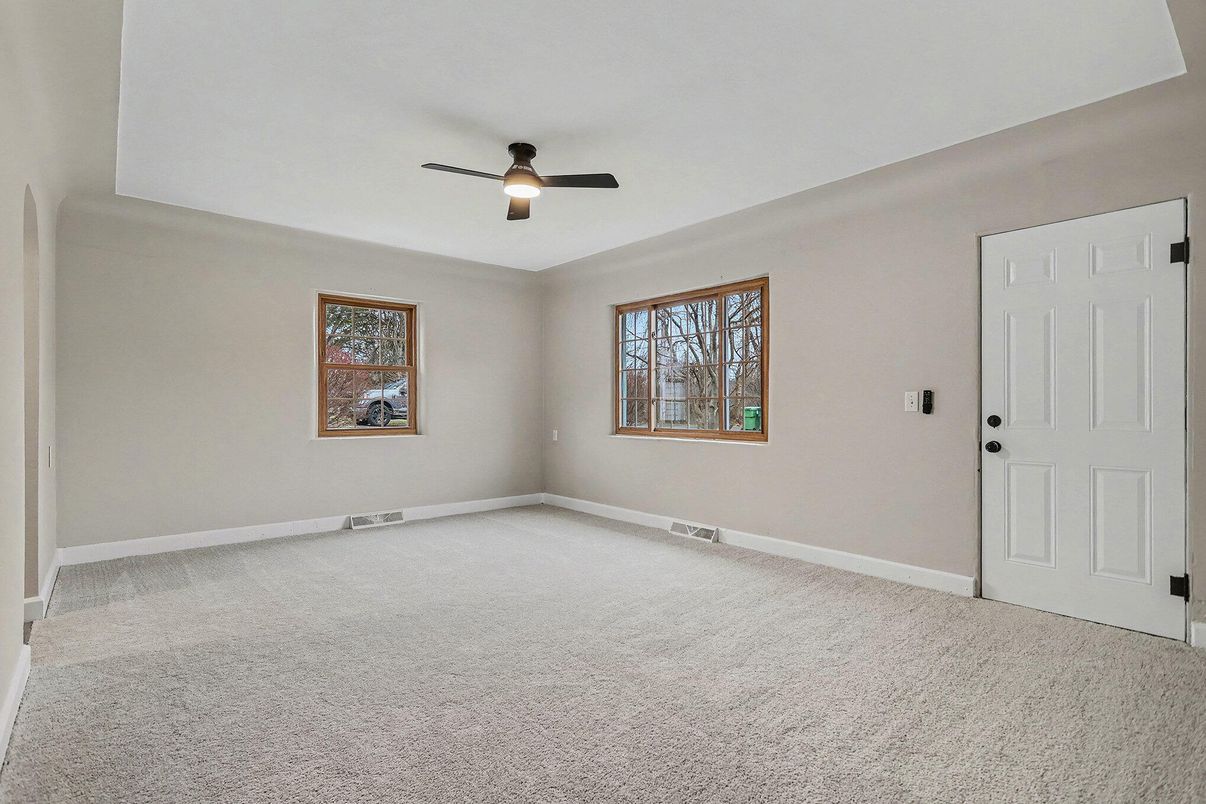 Empty room, Interior