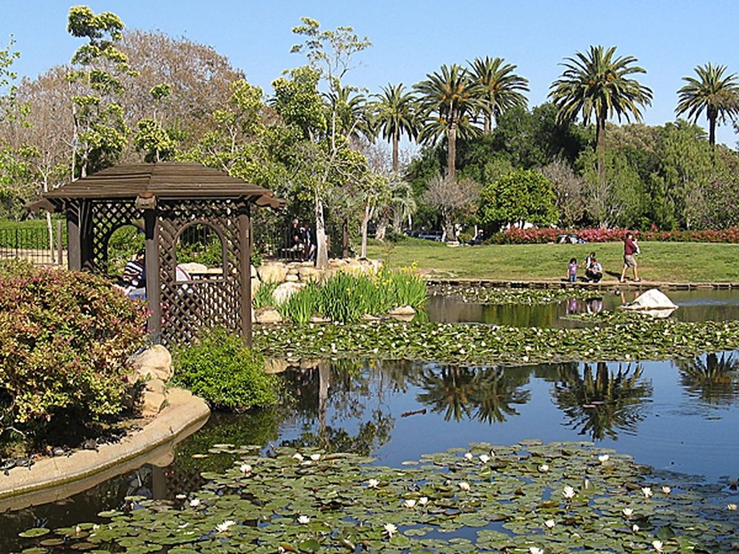 Exterior, Lake