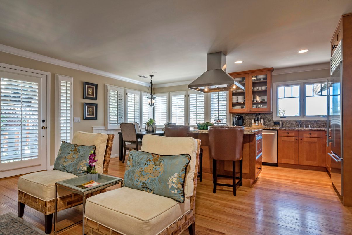 Dining room, Interior, Kitchen, Pendant Lights, Recessed Lighting, Wood Texture Flooring