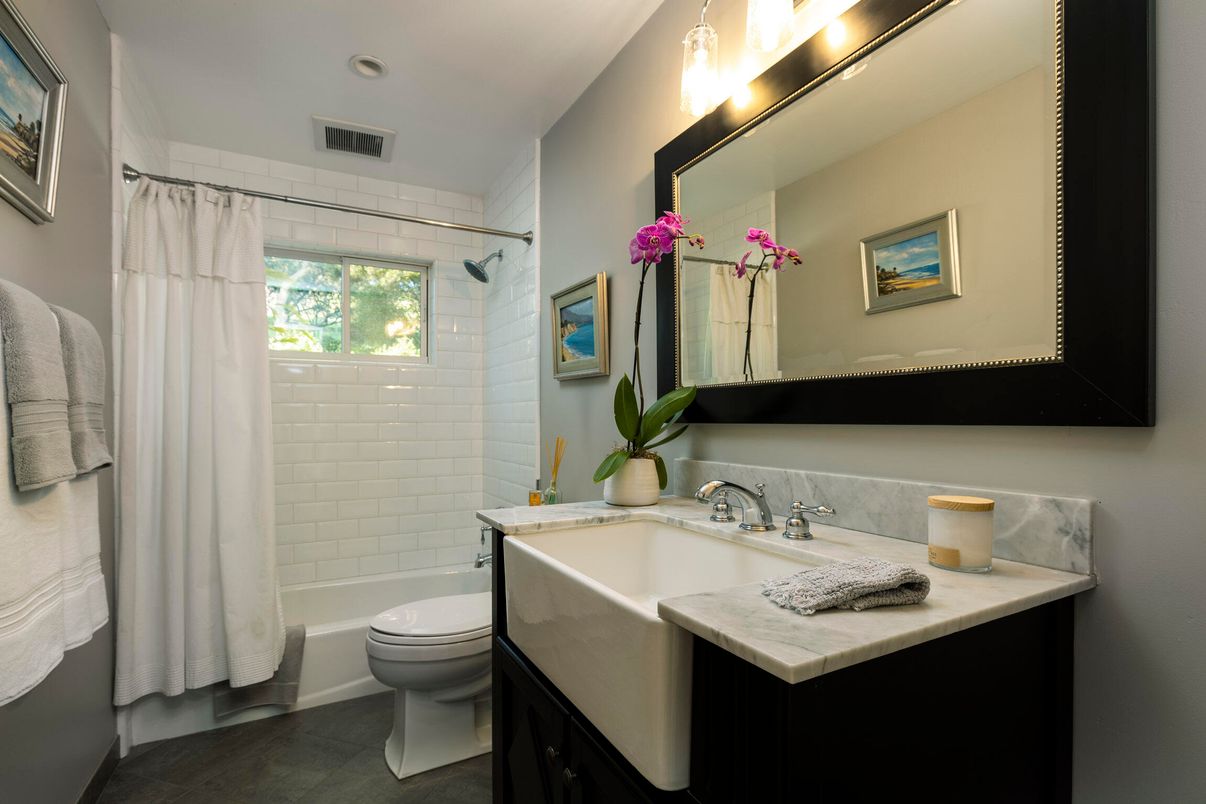 Bathroom, Interior, Recessed Lighting