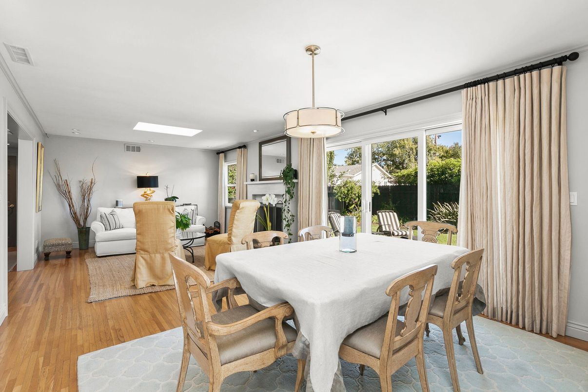 Dining room, Interior, Living room, Pendant Lights, Recessed Lighting, Wood Texture Flooring