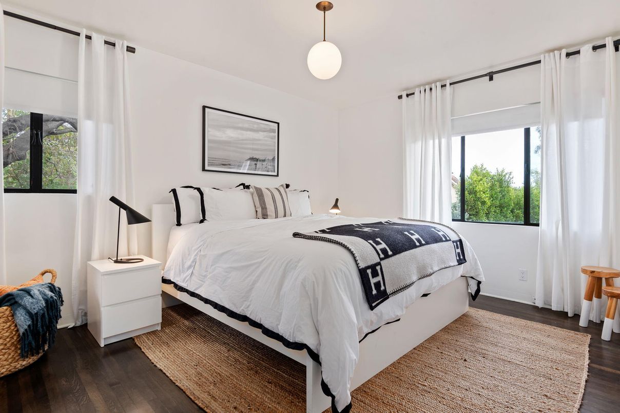 Bedroom, Interior, Pendant Lights, Wood Texture Flooring