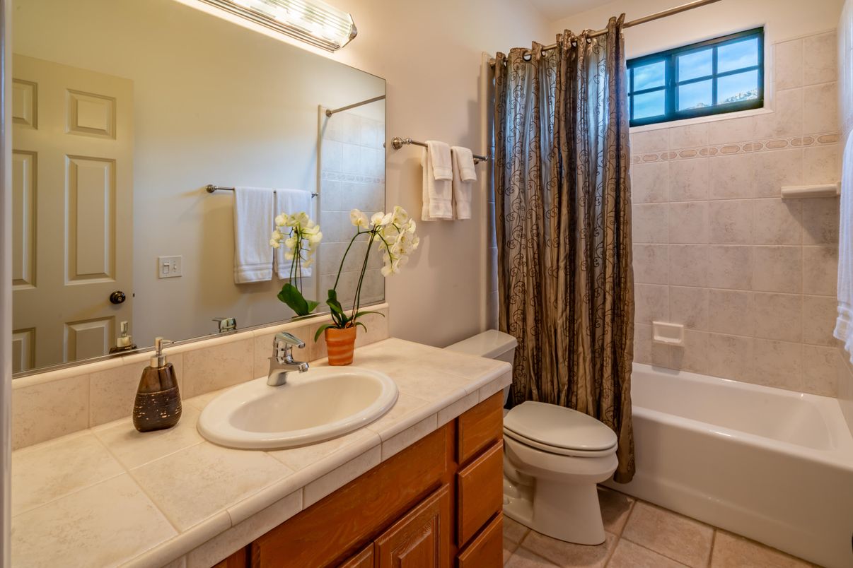 Bathroom, Interior, Tile Countertops