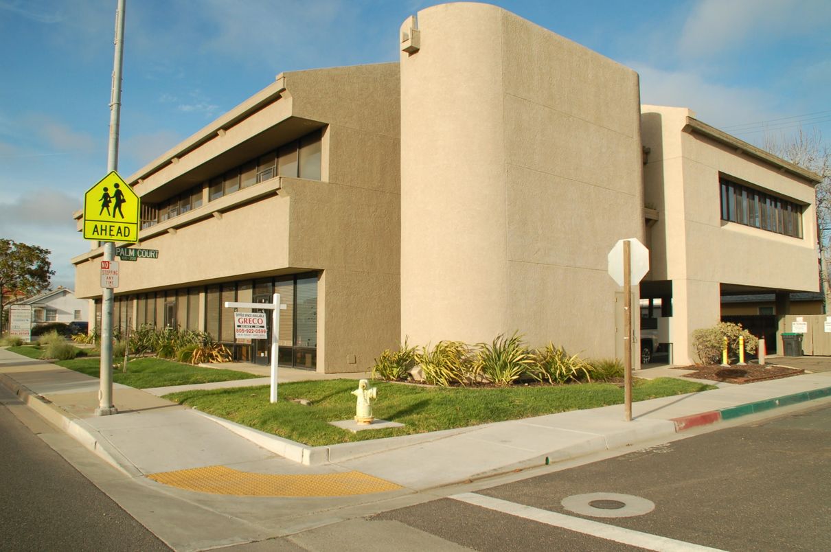 Exterior, Facade, Modern