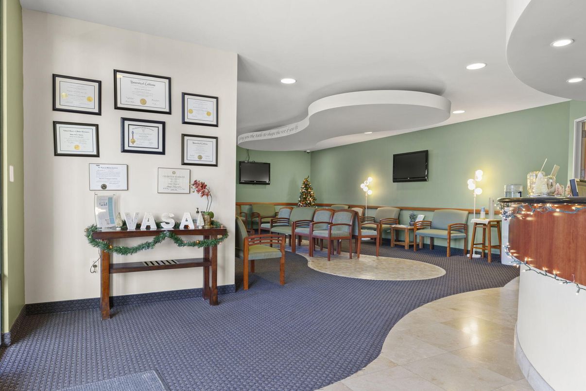 Dining room, Interior, Recessed Lighting