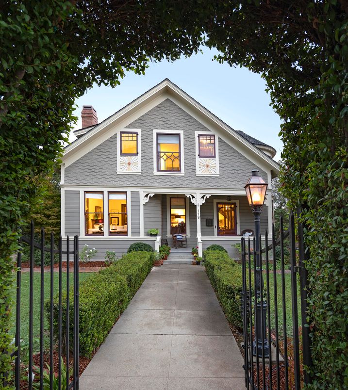 Exterior, Facade, Queen Anne Victorian