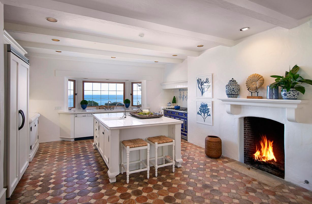 Fireplace, Interior, Kitchen, Recessed Lighting, Water