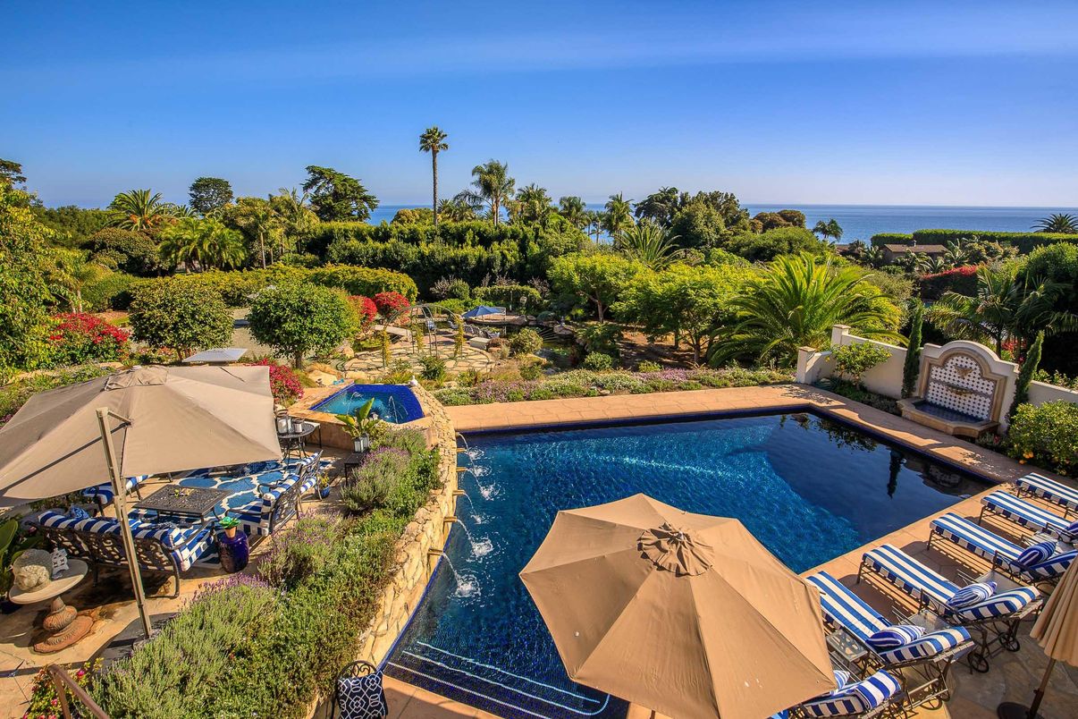 Exterior, Pool, Water