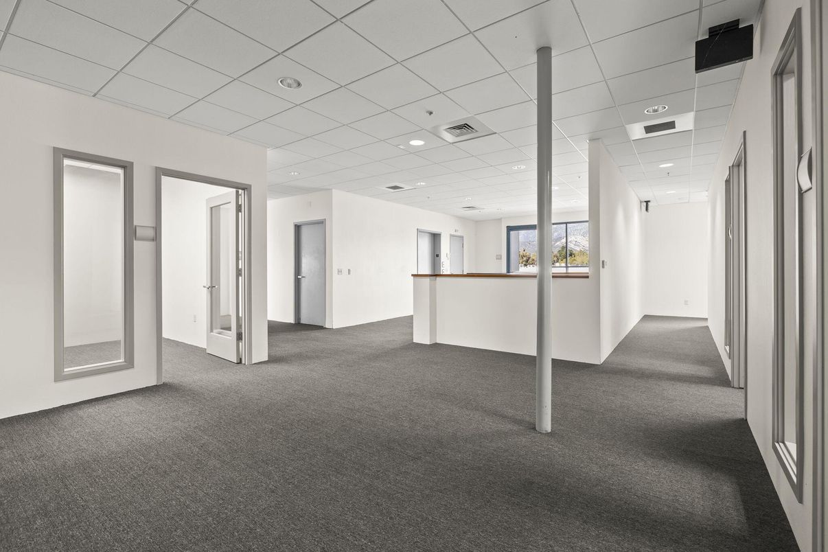 Empty room, Interior, Recessed Lighting