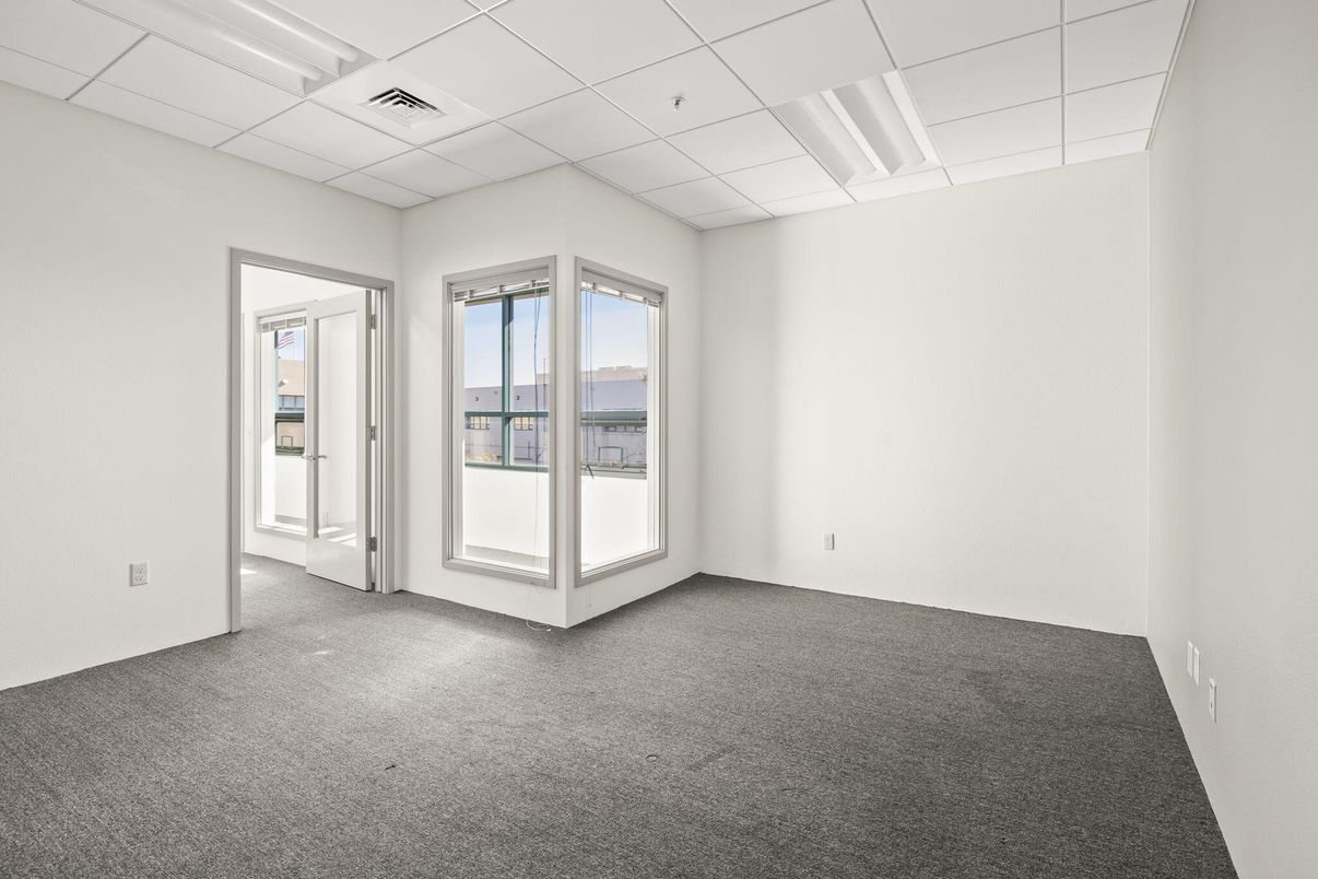Empty room, Interior, Water