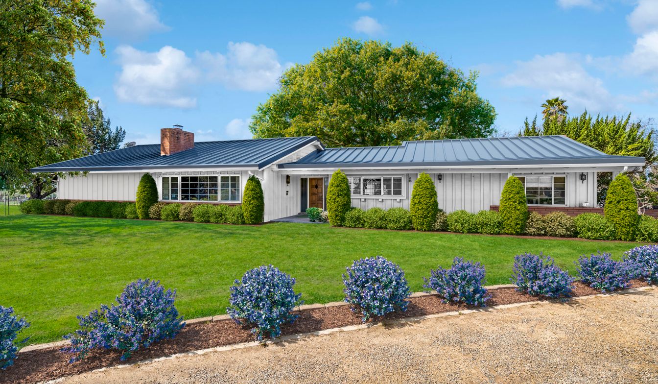 Backyard, Exterior, Facade, Ranch