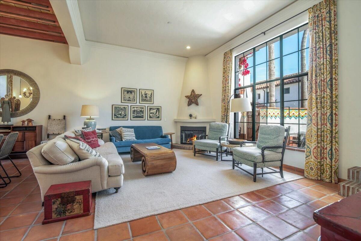 Fireplace, Interior, Living room, Recessed Lighting