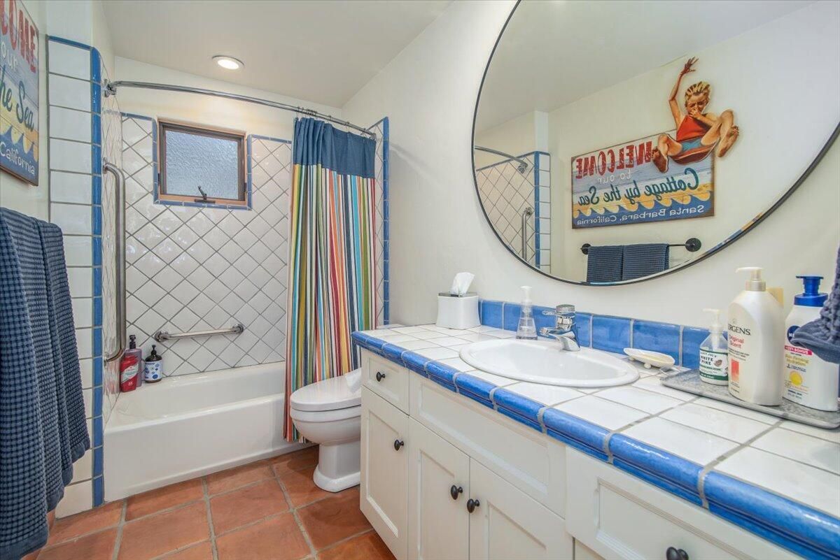 Bathroom, Interior, Recessed Lighting, Tile Countertops