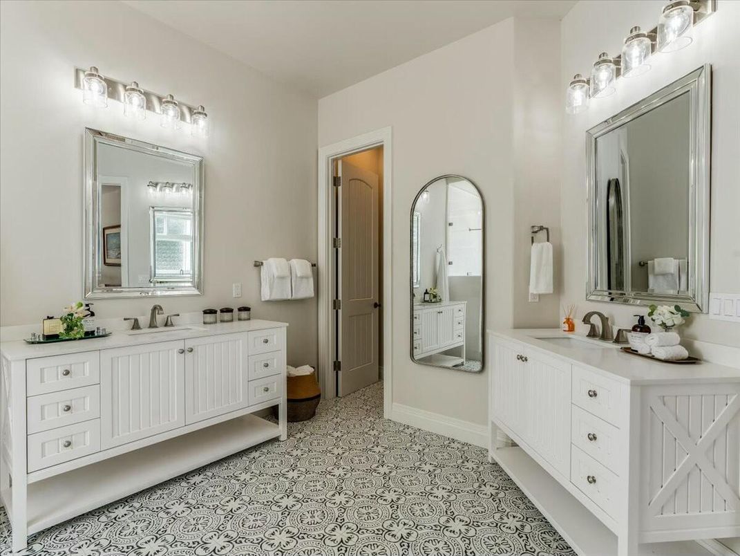 Bathroom, Dual Sink Vanities, Interior