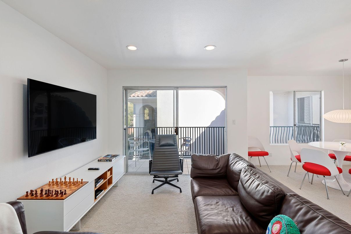 Dining room, Interior, Living room, Pendant Lights, Recessed Lighting