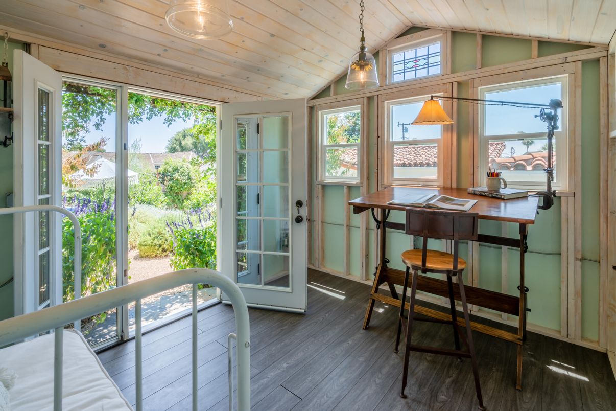 Home Office, Interior, Pendant Lights, Wooden Ceilings, Wood Texture Flooring
