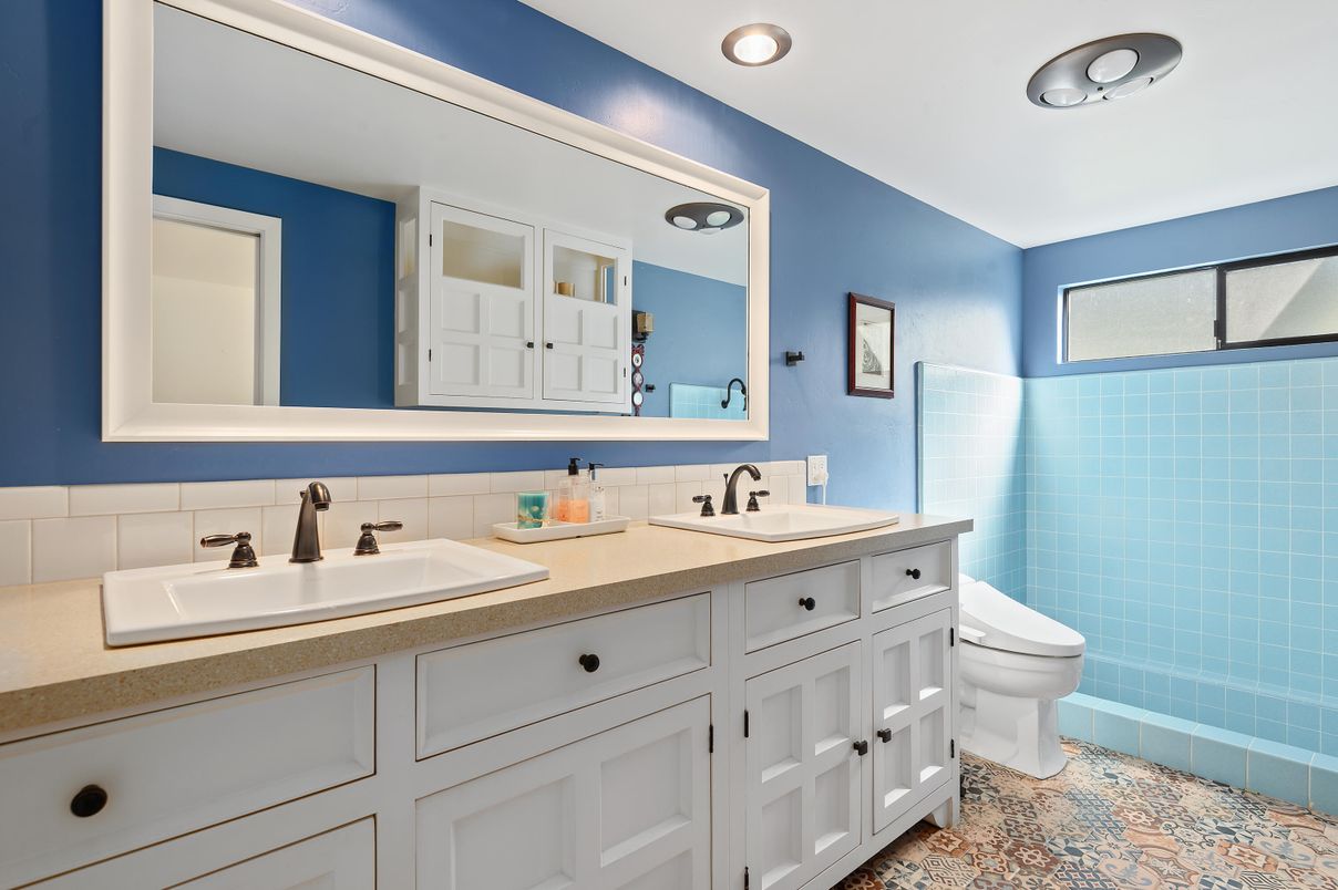 Bathroom, Dual Sink Vanities, Interior, Recessed Lighting