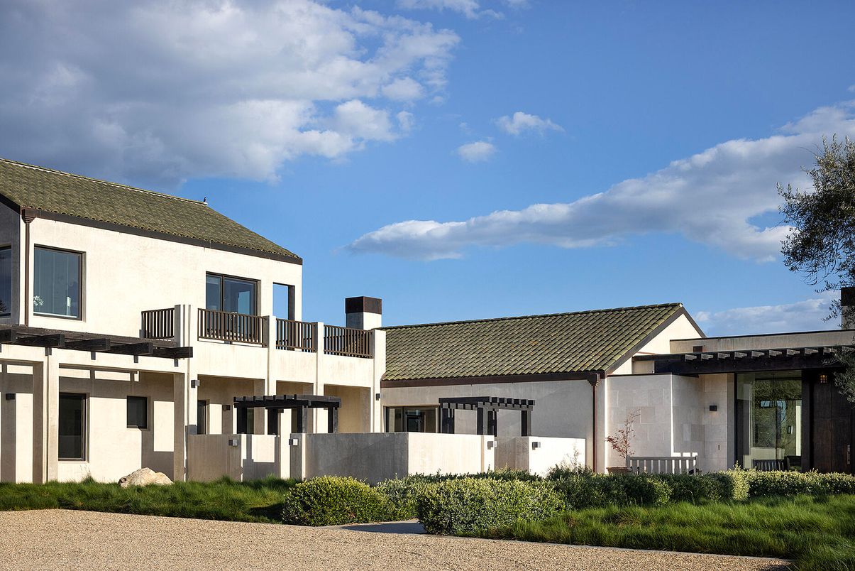 Exterior, Facade, Modern
