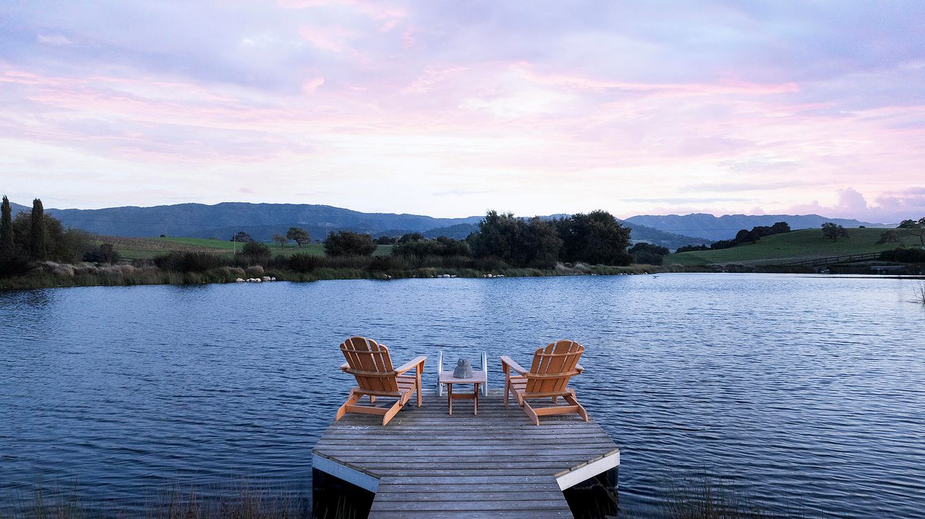 Exterior, Lake