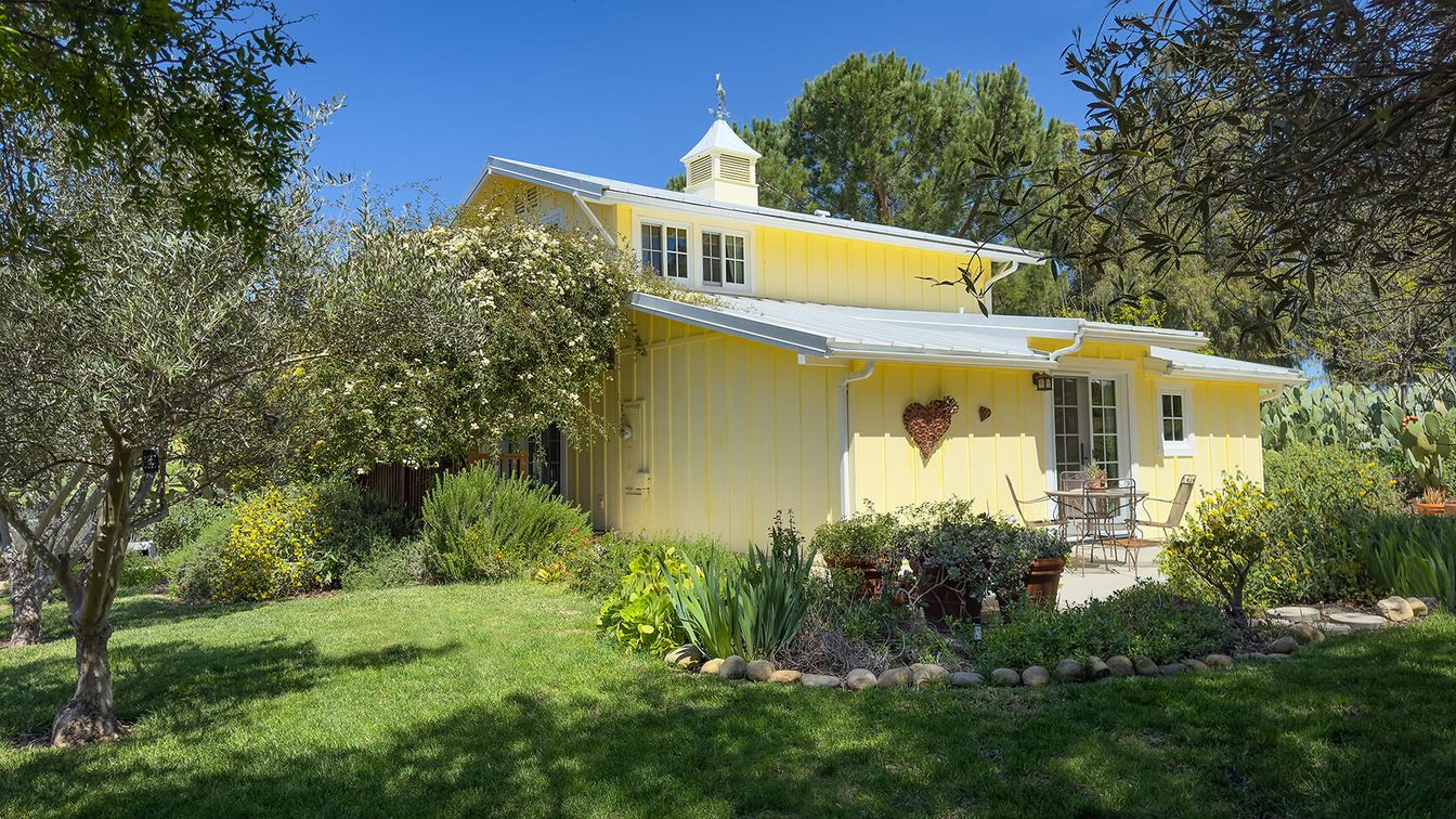 Backyard, Exterior, Facade, Farmhouse