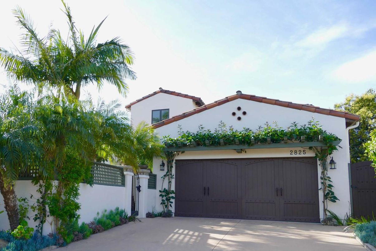 Attached, Exterior, Facade, Spanish Mediterranean