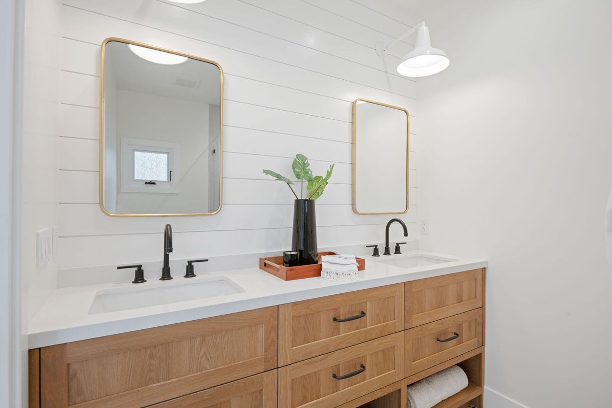 Bathroom, Dual Sink Vanities, Interior, Pendant Lights