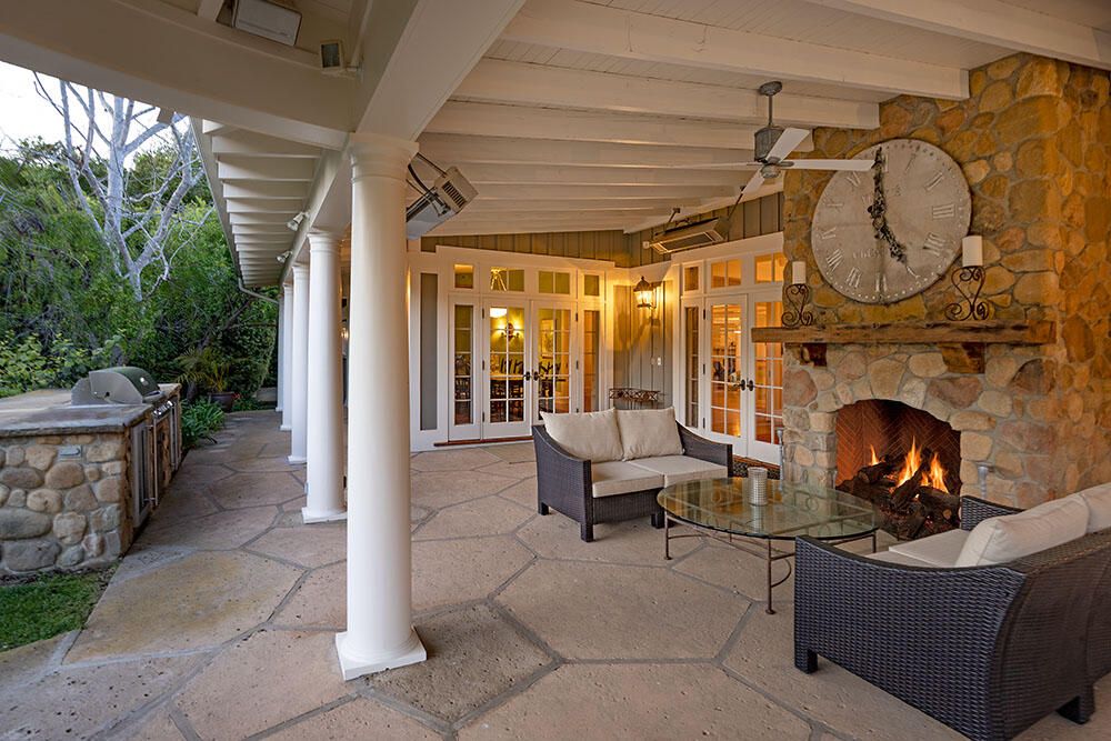 Exterior, Fireplace