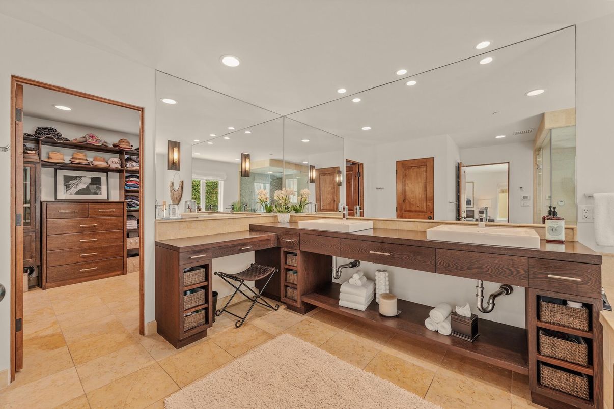Bathroom, Dual Sink Vanities, Interior, Recessed Lighting